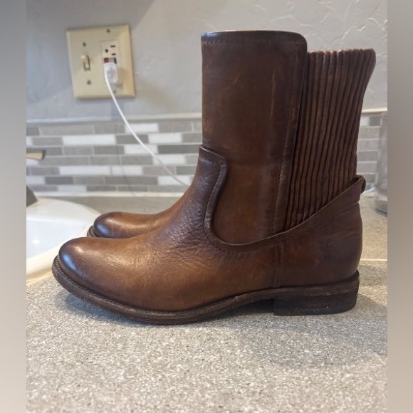 Frye Melissa Scrunch Short Boot Cognac Size 6.5 Retail $368 - Picture 4 of 7